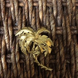 Large Gold Tone Palm Tree Brooch/Lapel Pin